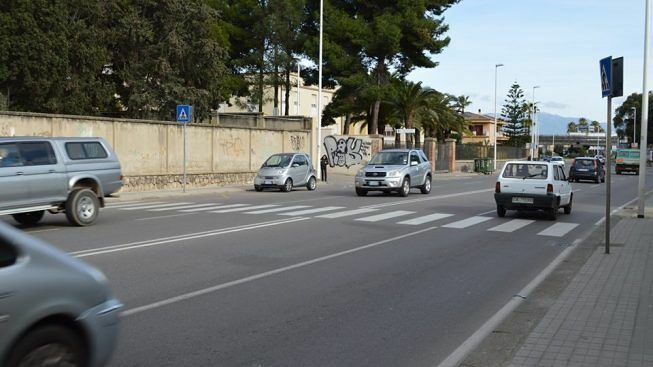 Ubriaco e drogato alla guida si schianta contro un palo: 47enne di Quartu denunciato