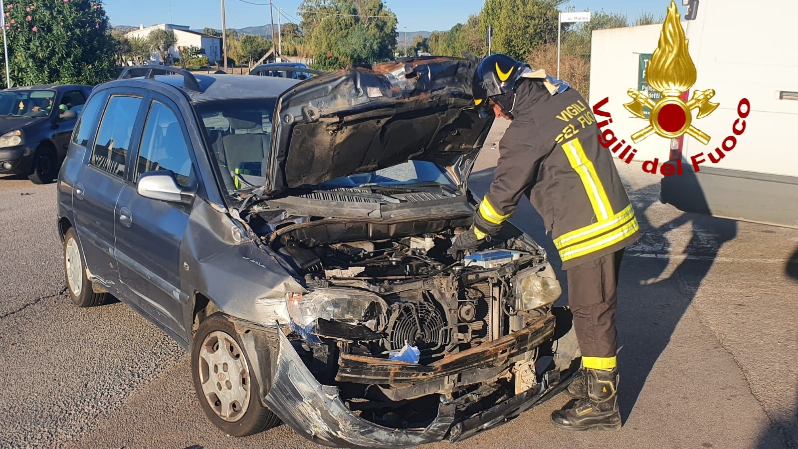 Schianto frontale tra un’auto e un furgone in Sardegna, 5 feriti estratti dalle lamiere