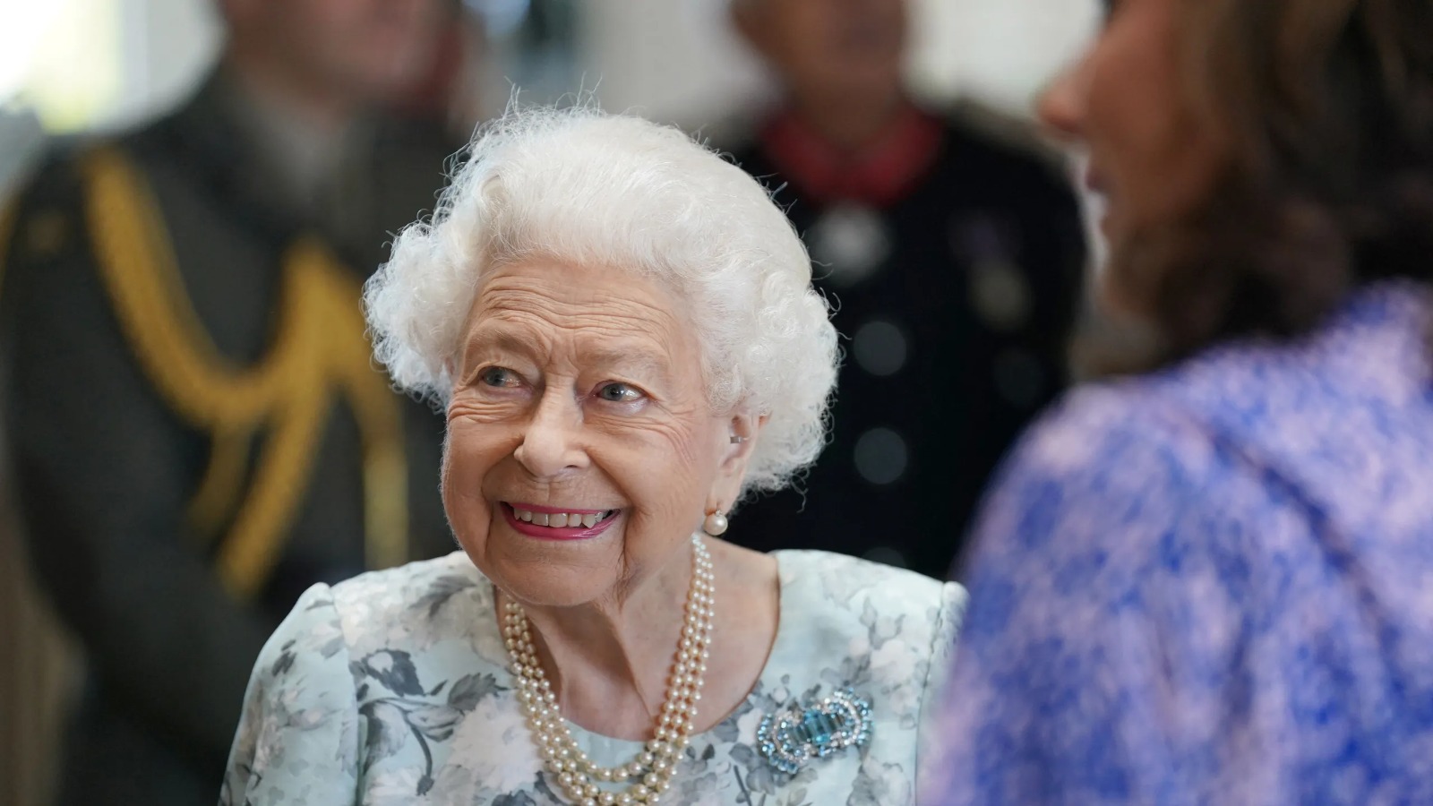 È morta la regina Elisabetta II, Regno Unito sotto choc: lacrime in tutto il mondo