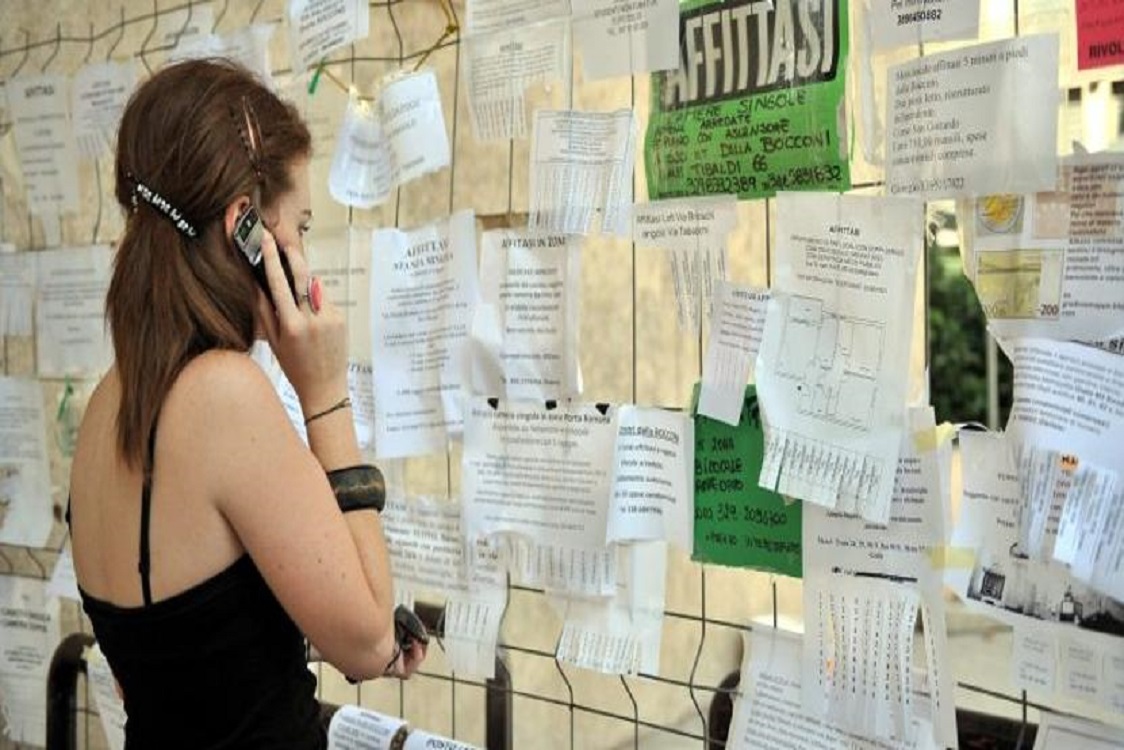 Boom degli affitti, prezzi proibitivi per gli studenti fuori sede: a Cagliari camere anche a 500 euro