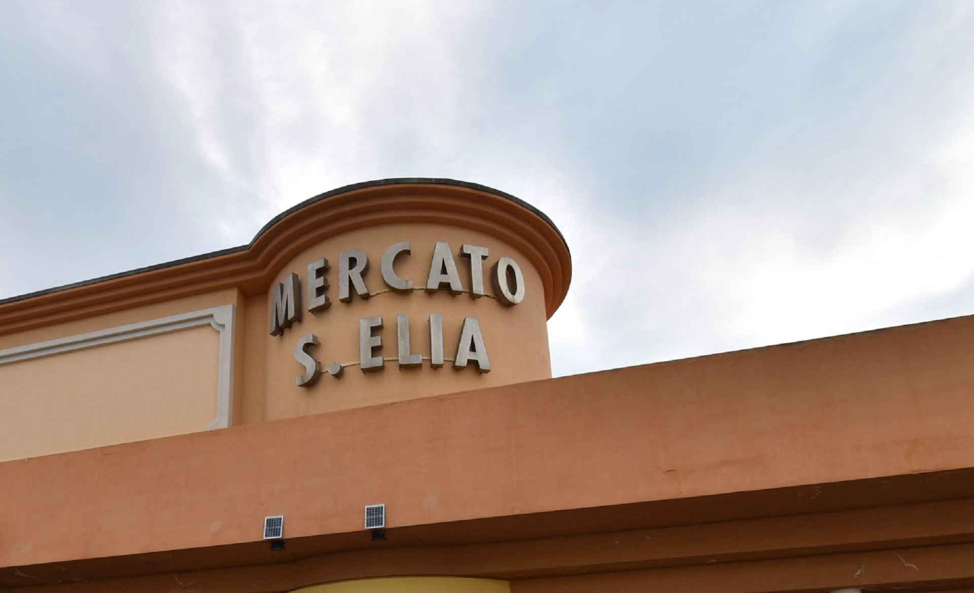 Il Cagliari in B gioca di sabato, sos dal mercato di Sant’Elia: “Vendite in calo del 40%”