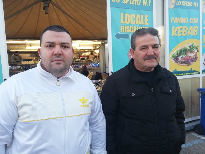 Cagliari, il Comune chiude lo storico caddozzone di viale Bonaria: “Ci state condannando alla fame”