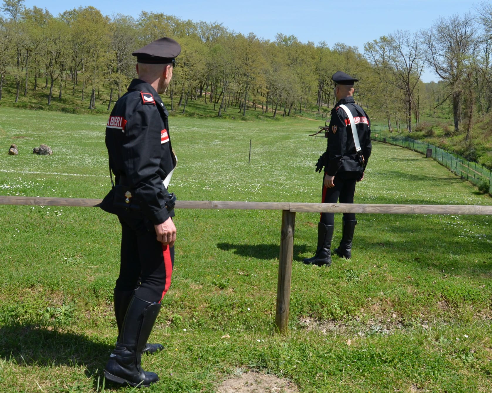 Carrozziere raggiunto da un colpo di fucile nelle campagne di Arbus, si cerca il cacciatore che non lo ha soccorso