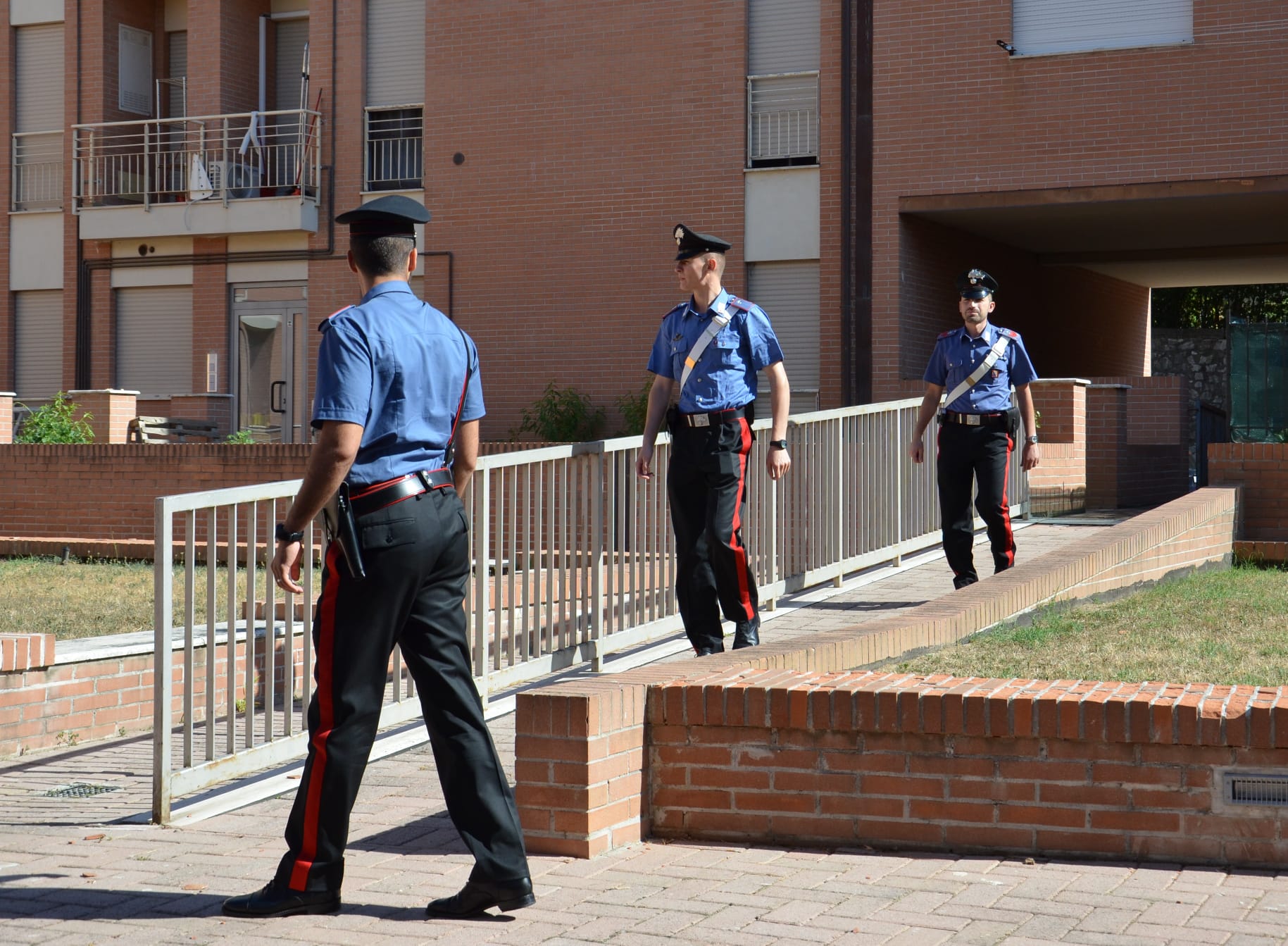 Capoterra, minaccia di morte la moglie e tenta di afferrare un coltello in presenza dei carabinieri: arrestato