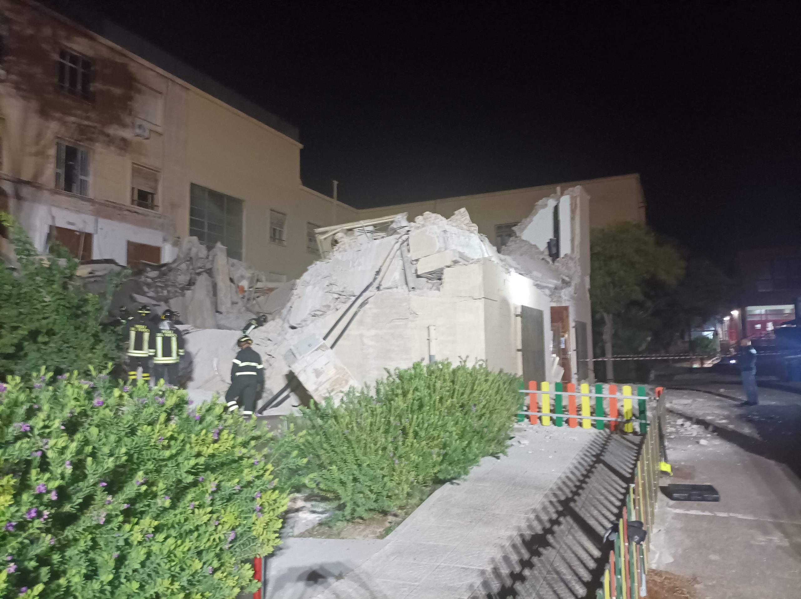 Tragedia sfiorata a Cagliari, crollano l’aula magna e il laboratorio di lingue in via Trentino