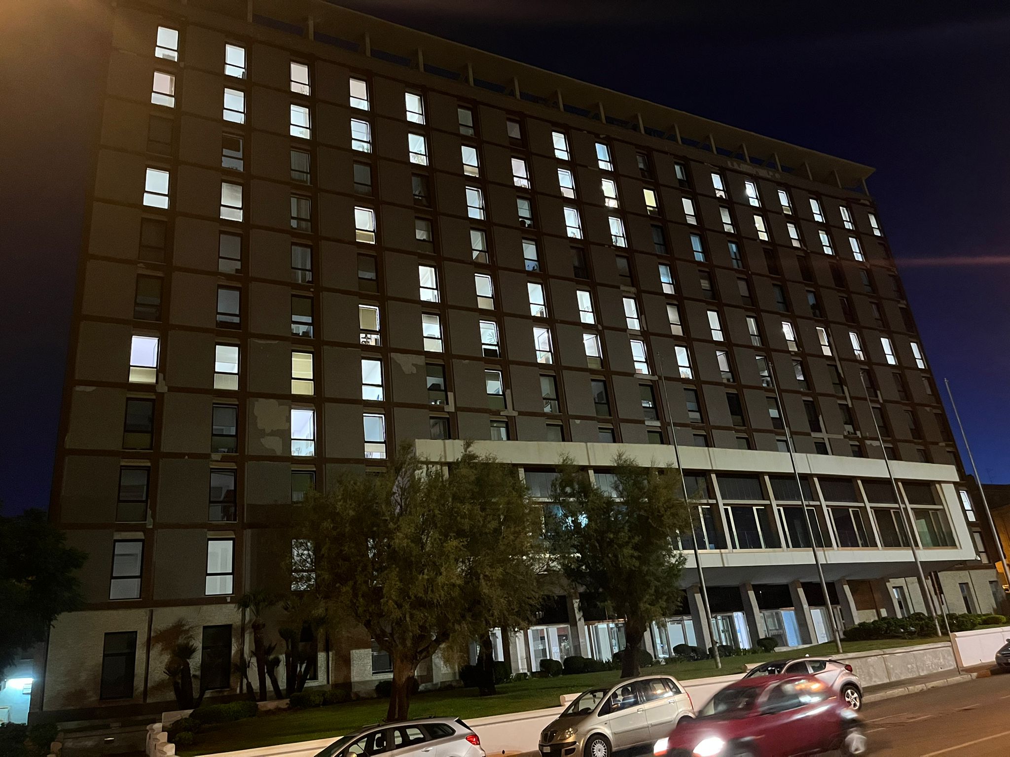 In Regione luci accese tutta la notte: e le bollette stratosferiche le pagano i cittadini