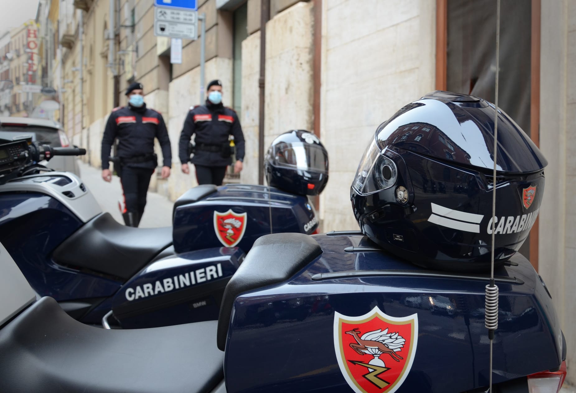 Pula, ruba vestiario sportivo per un valore di mille e 200 euro: denunciato un giovane operaio