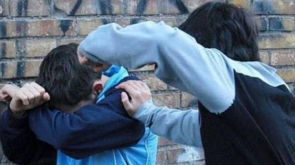 Cagliari, shock nella scuola media: bimbo di 10 anni pestato dal branco
