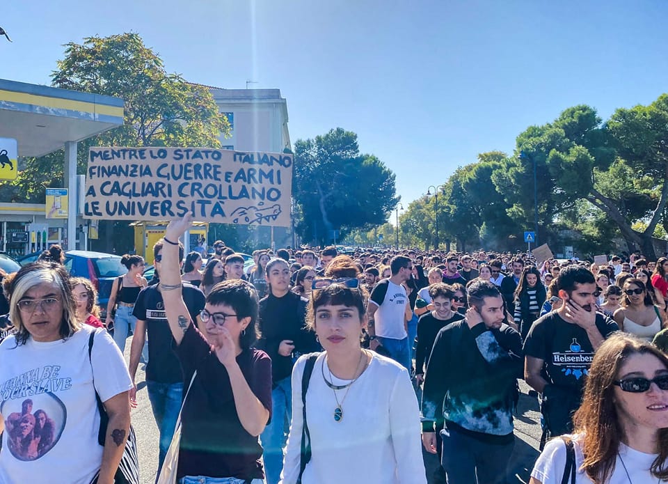Gli studenti di tutt’Italia venerdì in piazza dopo il crollo all’Università di Cagliari: “Vogliamo sicurezza”
