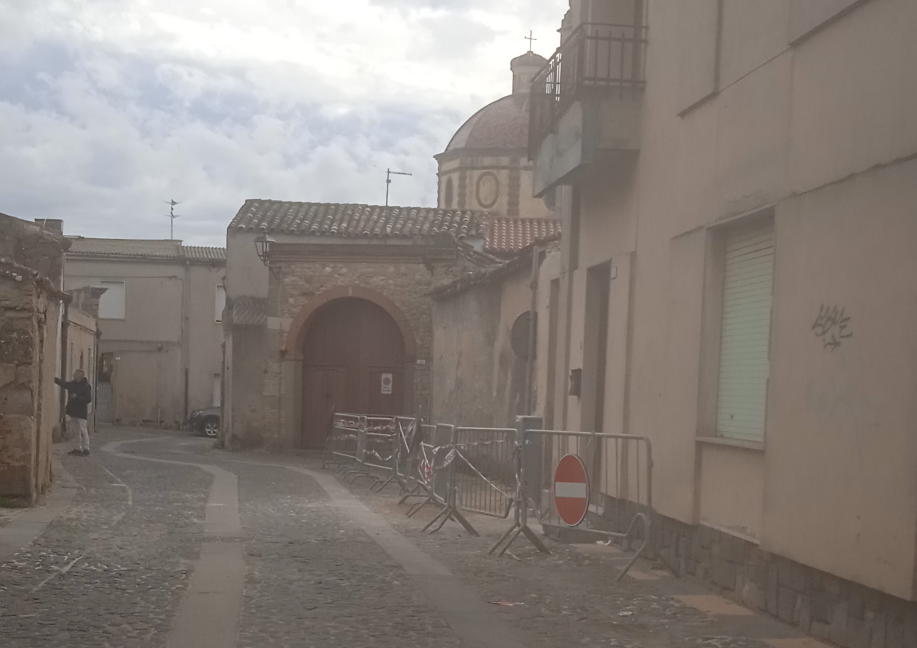 Crolla una vecchia casa in via Castello, tragedia sfiorata a Sanluri
