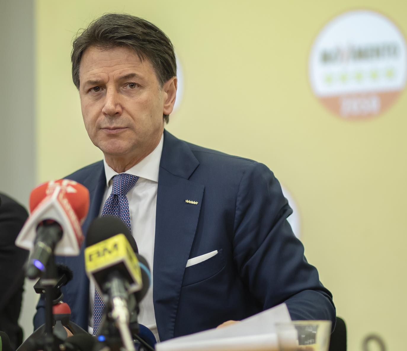Conte blinda il reddito di cittadinanza: “Non si tocca o sarà un massacro sociale”