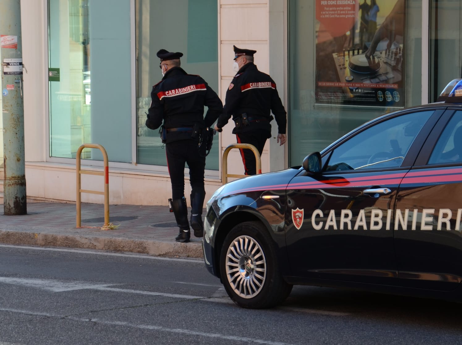 Lunamatrona, si finge venditrice porta a porta e ruba mille euro a un anziano: arrestata 38enne