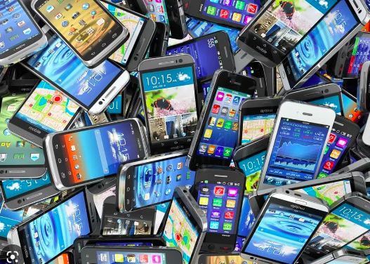 Maxi regalo di Natale per i politici: 5500 euro per comprare tablet, cellulari e pc