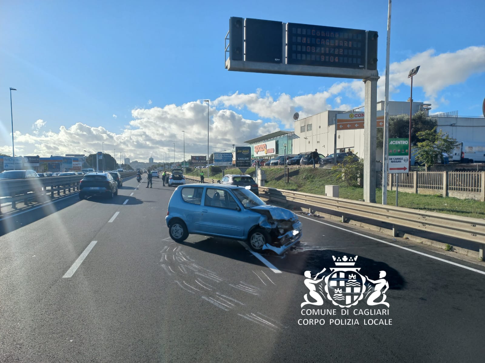 Cagliari, ha un malore improvviso e si schianta contro un Suv: muore 88enne di Selargius