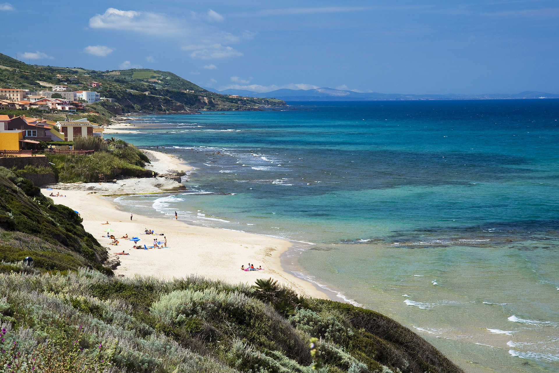 Un’altra tragedia del mare in Sardegna, 76enne trovato morto sugli scogli di Lu Bagnu