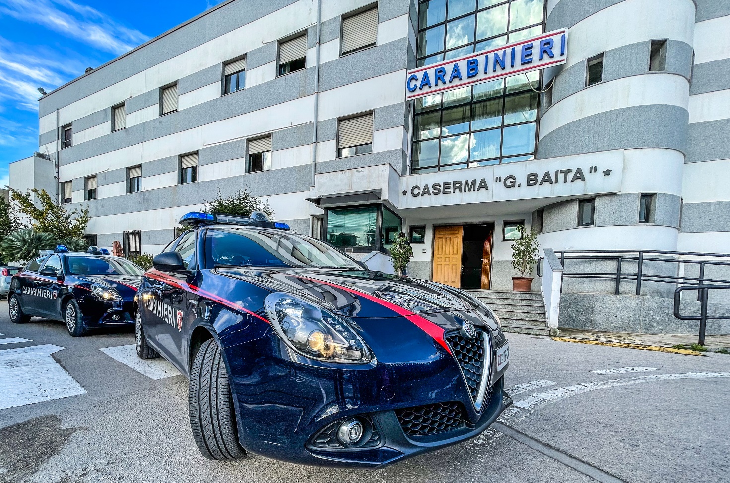 Tentato omicidio ad Alghero, giovane pestato selvaggiamente in strada: due arresti