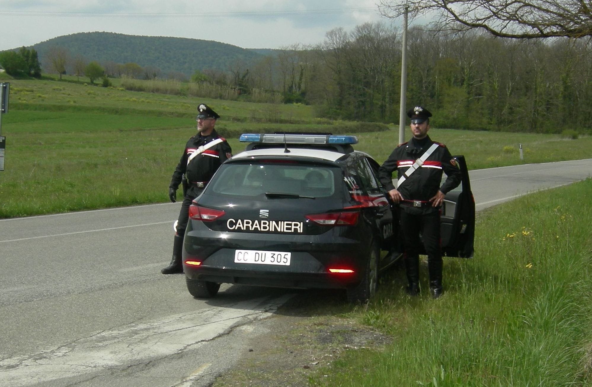 Villanovafranca, perde il controllo dell’auto e finisce in un campo: studentessa in codice rosso
