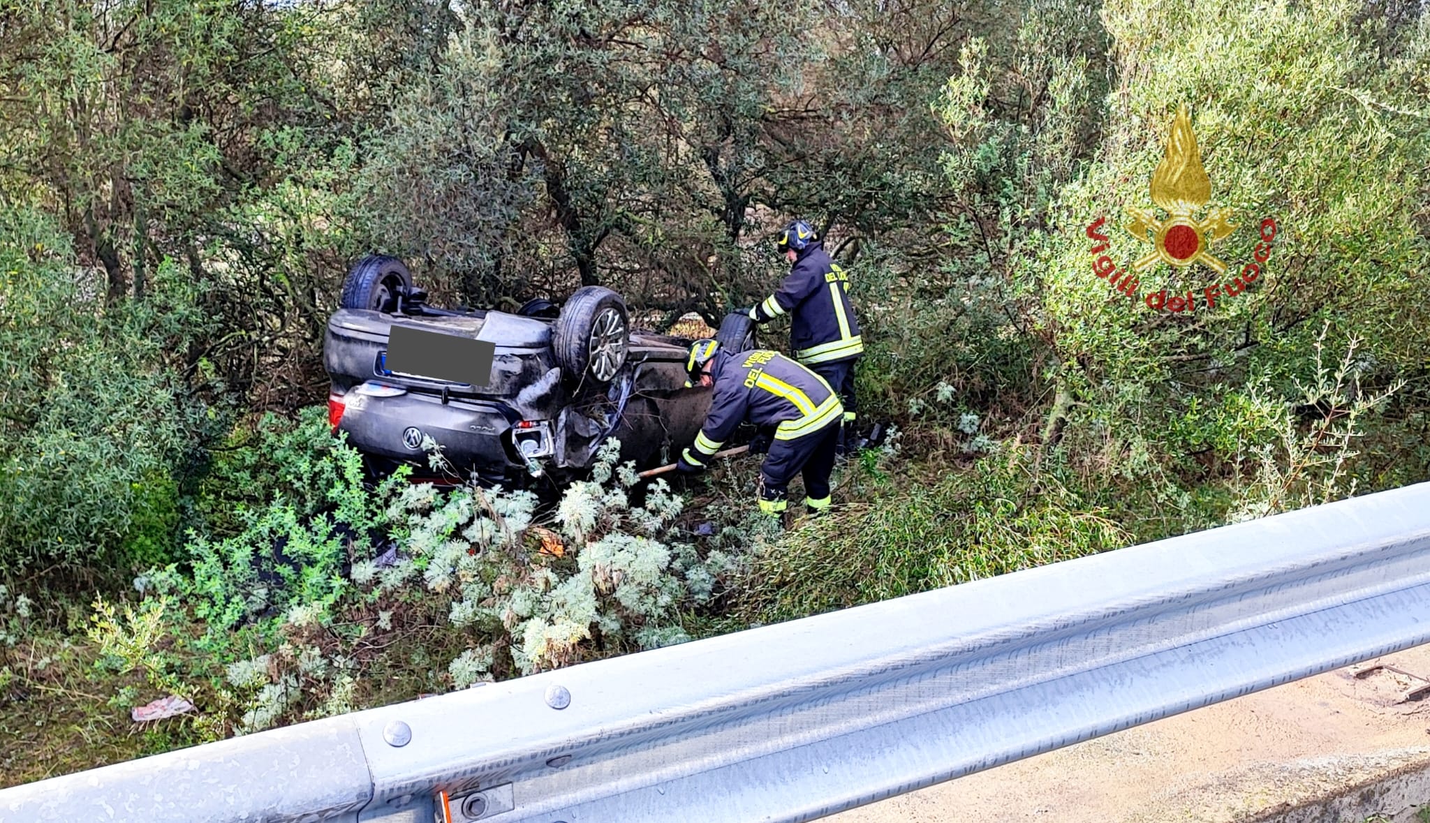 Cagliari, auto esce di strada e si ribalta sulla Ss 130: ferite due persone