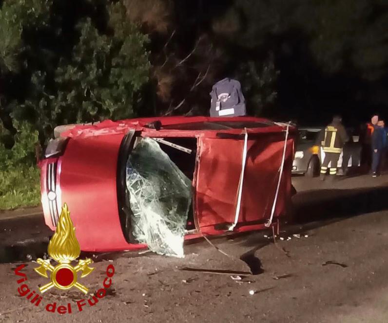 Sardegna, auto si ribalta nella statale buia: un uomo illeso per miracolo