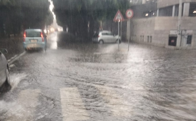 Meteo Casteddu, la pioggia non concede tregua nel weekend: ombrelli aperti anche domenica