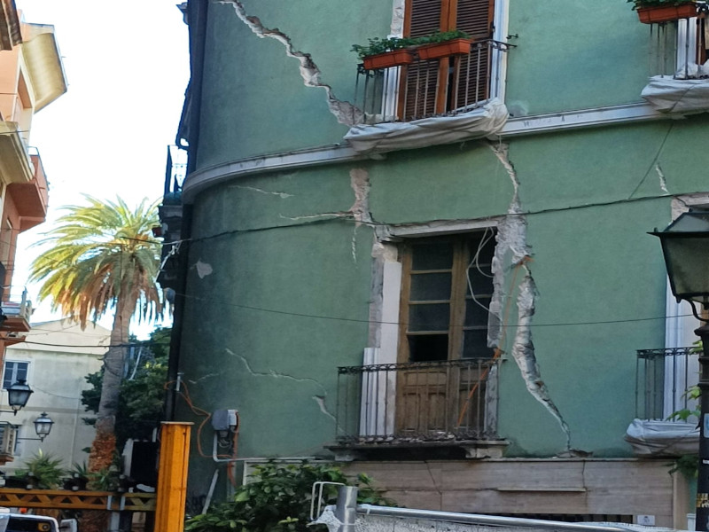 Cagliari, crolli in via Dettori: dalla finanziaria regionale 5 milioni per residenti e commercianti