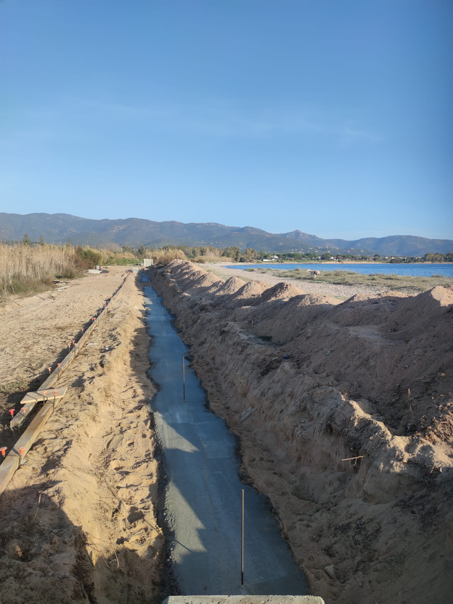 “Basamenti in cemento armato e scavi nel terreno sabbioso a Flumini di Quartu: ma sono autorizzati?”