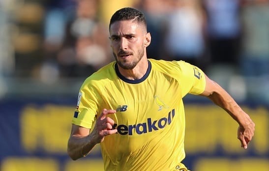 Il Cagliari blinda Azzi: il brasiliano in rossoblù fino al 2025