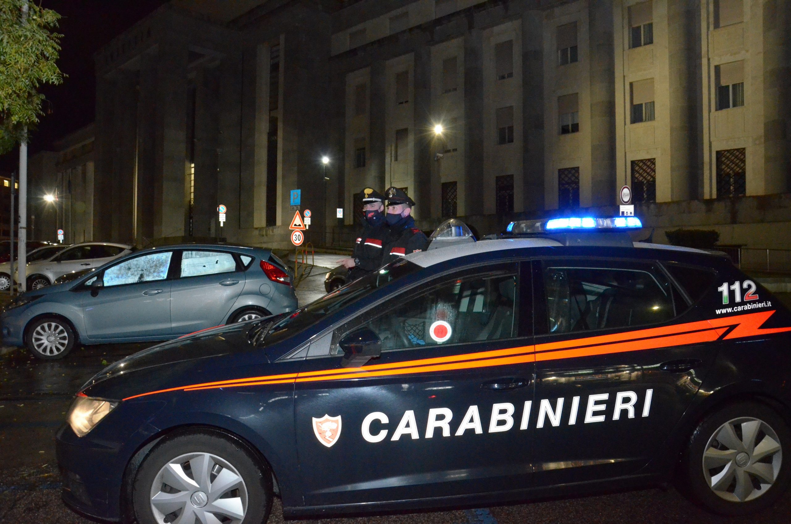 Il nipote gli lancia un coltello e lo prende a morsi: 51enne trasportato in ospedale a Cagliari
