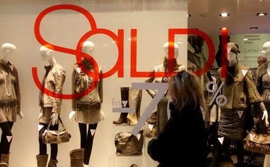 Via ai saldi, a Cagliari tornano gli acquisti nelle botteghe di quartiere