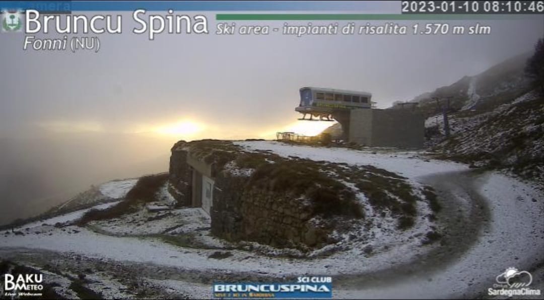 Arriva l’inverno in Sardegna, neve e temperature sotto lo zero sul Gennargentu