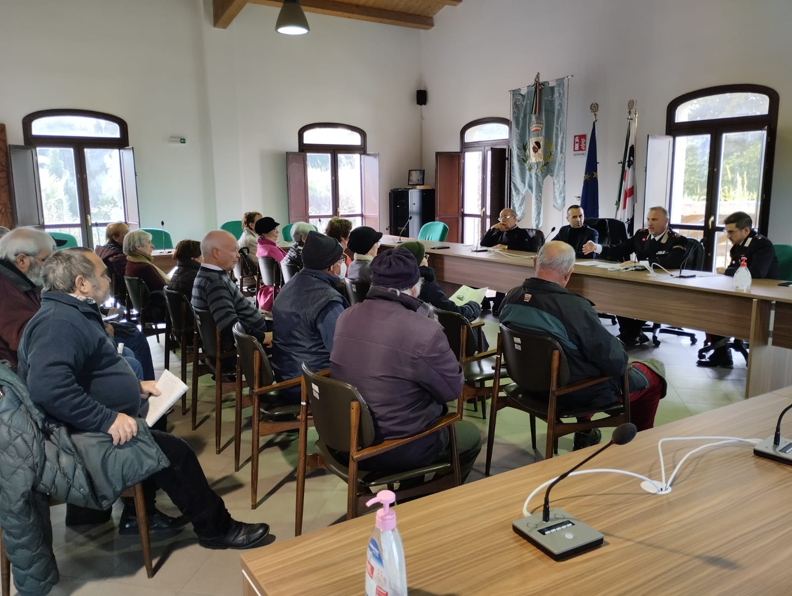 Occhio alle truffe e ai furti, gli anziani di Villacidro a scuola dai carabinieri