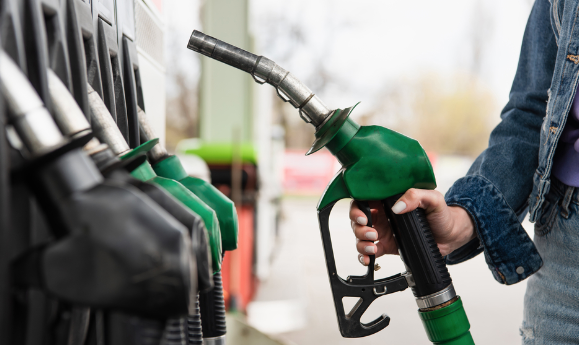 Benzina, prezzi con inganno fino a 2,40 euro in Sardegna: 5 compagnie nel mirino Antitrust