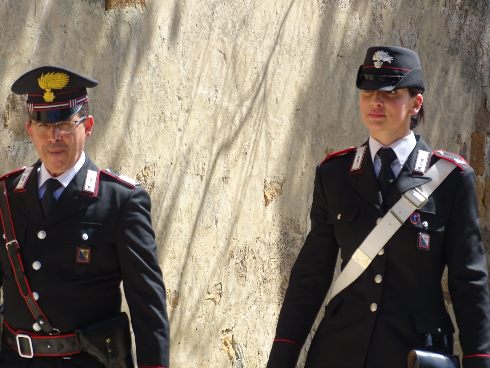 Violenza sessuale ai danni della figliastra 15enne, in carcere un professionista di Cagliari