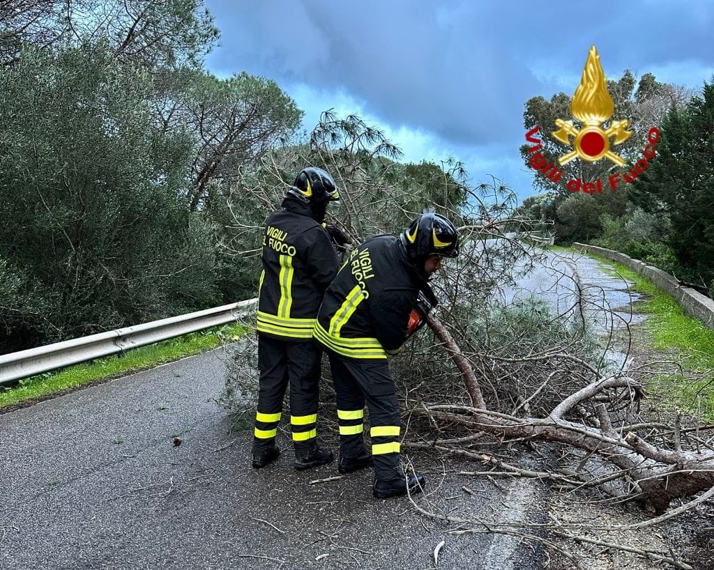 La morsa del maltempo stritola la Sardegna: 150 interventi di soccorso in 24 ore