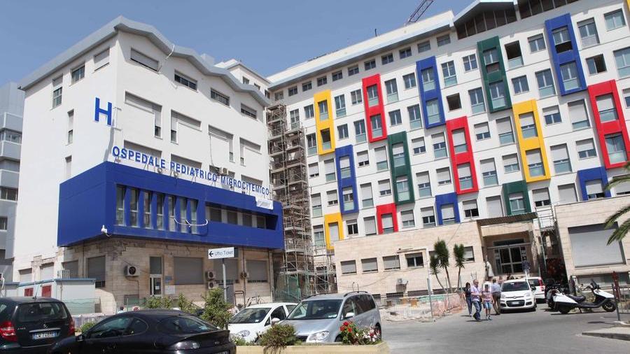 Cagliari, beffa per i lavoratori del Microcitemico: “Molti hanno ricevuto lo stipendio dimezzato”