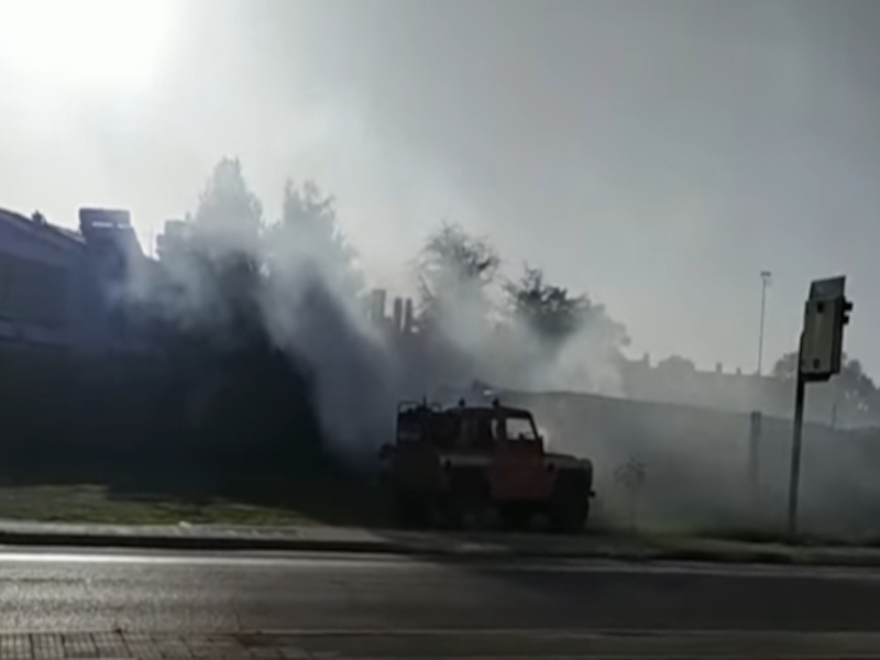 Cagliari, fiamme in via Vesalio: incendiati chili di rifiuti ammassati negli spogliatoi dell’Uragano