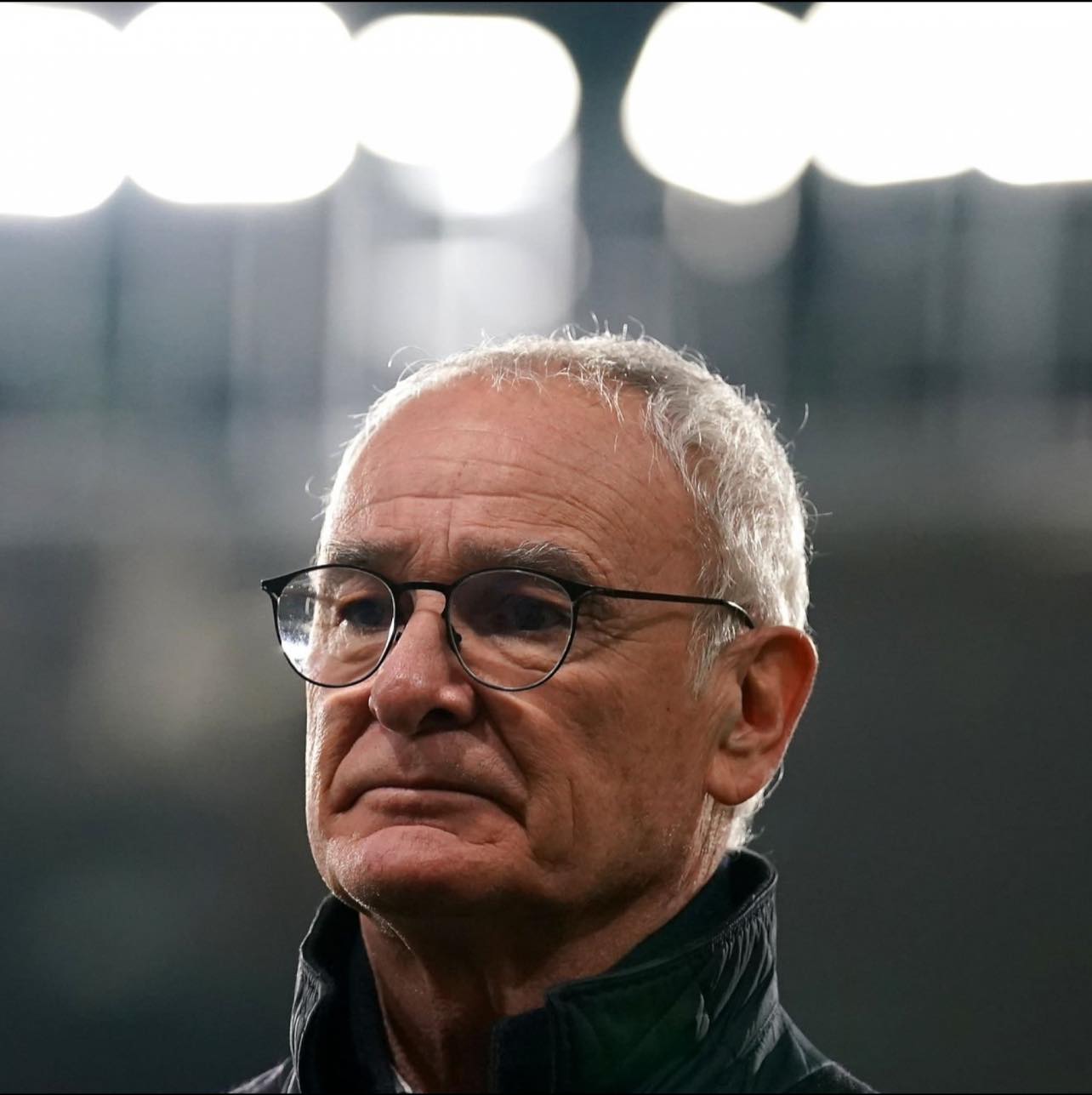 Tutti all’aeroporto, i tifosi del Cagliari preparano un’accoglienza da brividi: “Risorgeremo, l’ha detto Claudio Ranieri”