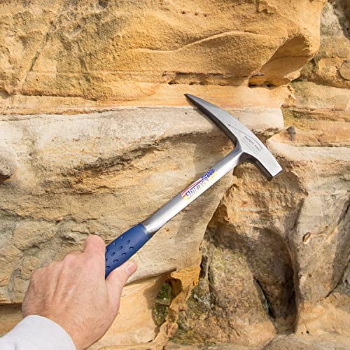 Tenta di estrarre dei fossili dalle rocce del lungomare Balai: straniero denunciato a Porto Torres