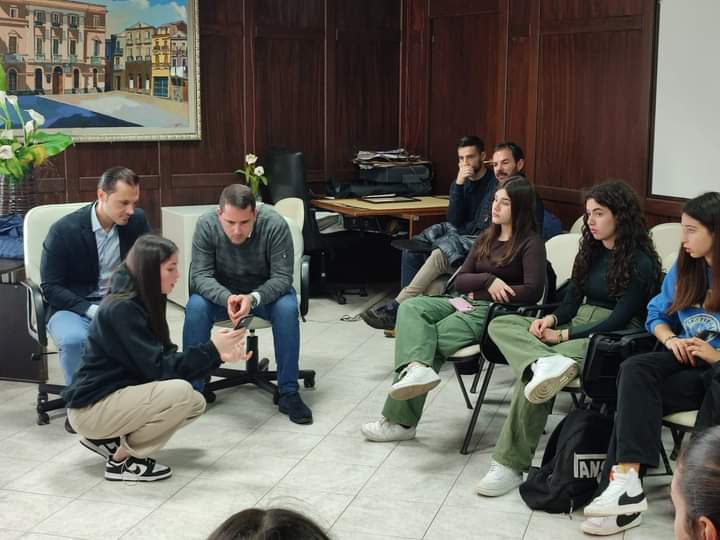 Iglesias, studenti disperati per le condizioni disastrose in cui versa l’edificio “Baudi di Vesme”