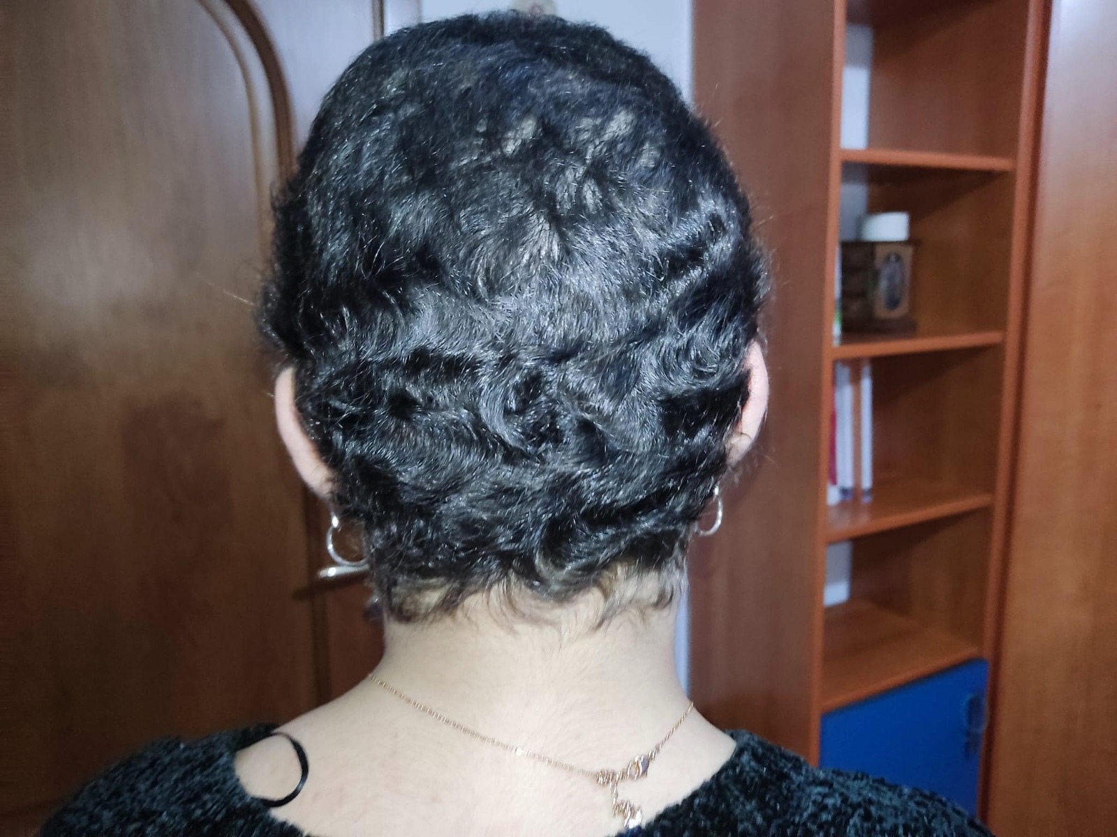 Cagliari, Sara guarita dal cancro a 13 anni: “Nella vita ho lottato e ora riecco i miei capelli ricci”