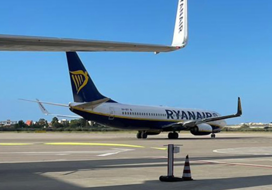 Volo per Pisa con 5 ore di ritardo, odissea per centinaia di sardi: “Chiedete il rimborso”