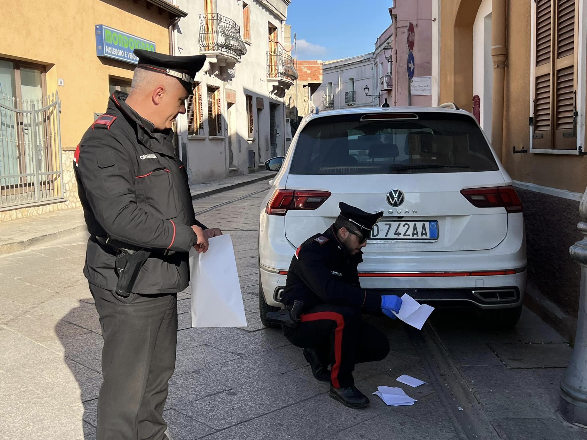 Il giallo di Maracalagonis: lettere anonime sotto l’auto della sindaca con minacce e diffamazioni