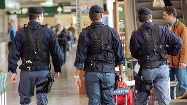 Cittadino russo arrestato in Sardegna, dall’email ha spedito messaggi antisemiti: trovato esplosivo nella sua casa