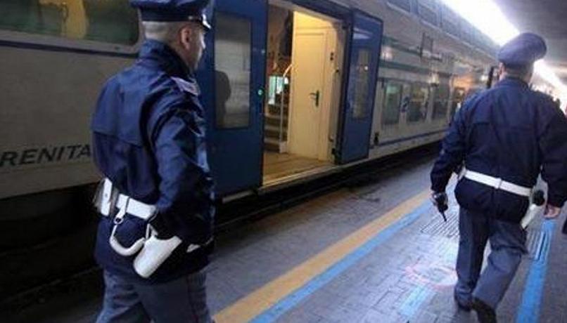 Cagliari, minaccia e molesta i passanti alla stazione: un uomo fermato e identificato dalla polizia