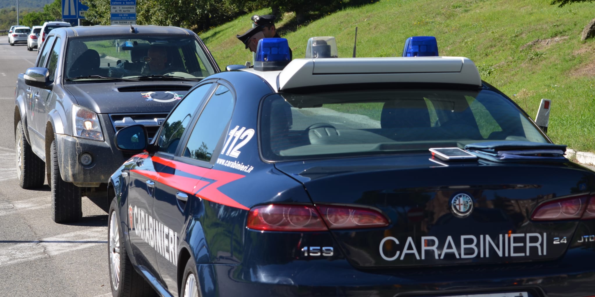 Per le strade di Santadi con una roncola in auto: denunciato un ventenne