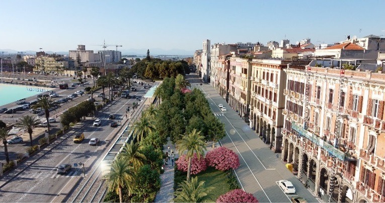 Cagliari, rischio traffico impazzito col nuovo cantiere in via Roma: “Abbonamento bus e treno a 5 euro”