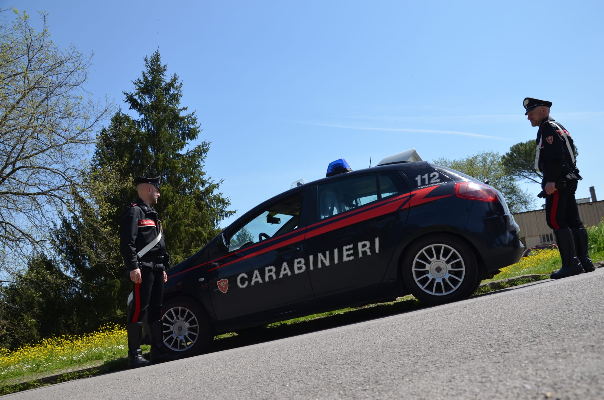 Guida ubriaco e finisce fuori strada con la Vespa: denunciato un artigiano di Quartu