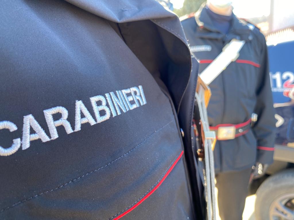 Lavoro nero, via ai controlli dei carabinieri in Barbagia: maxi multa da 7 mila euro a 2 commercianti