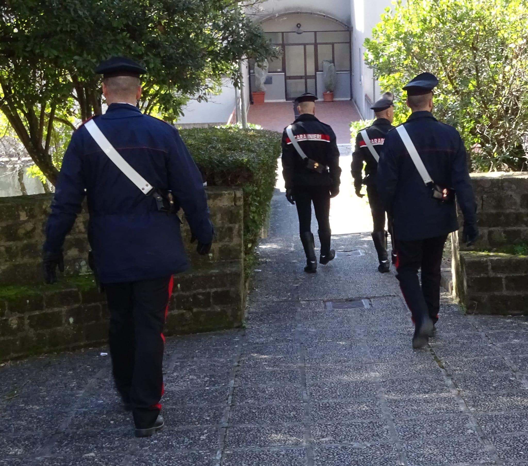 Muratori rubano minerali di valore dalla casa in cui lavorano: padre e figlio denunciati a Cagliari