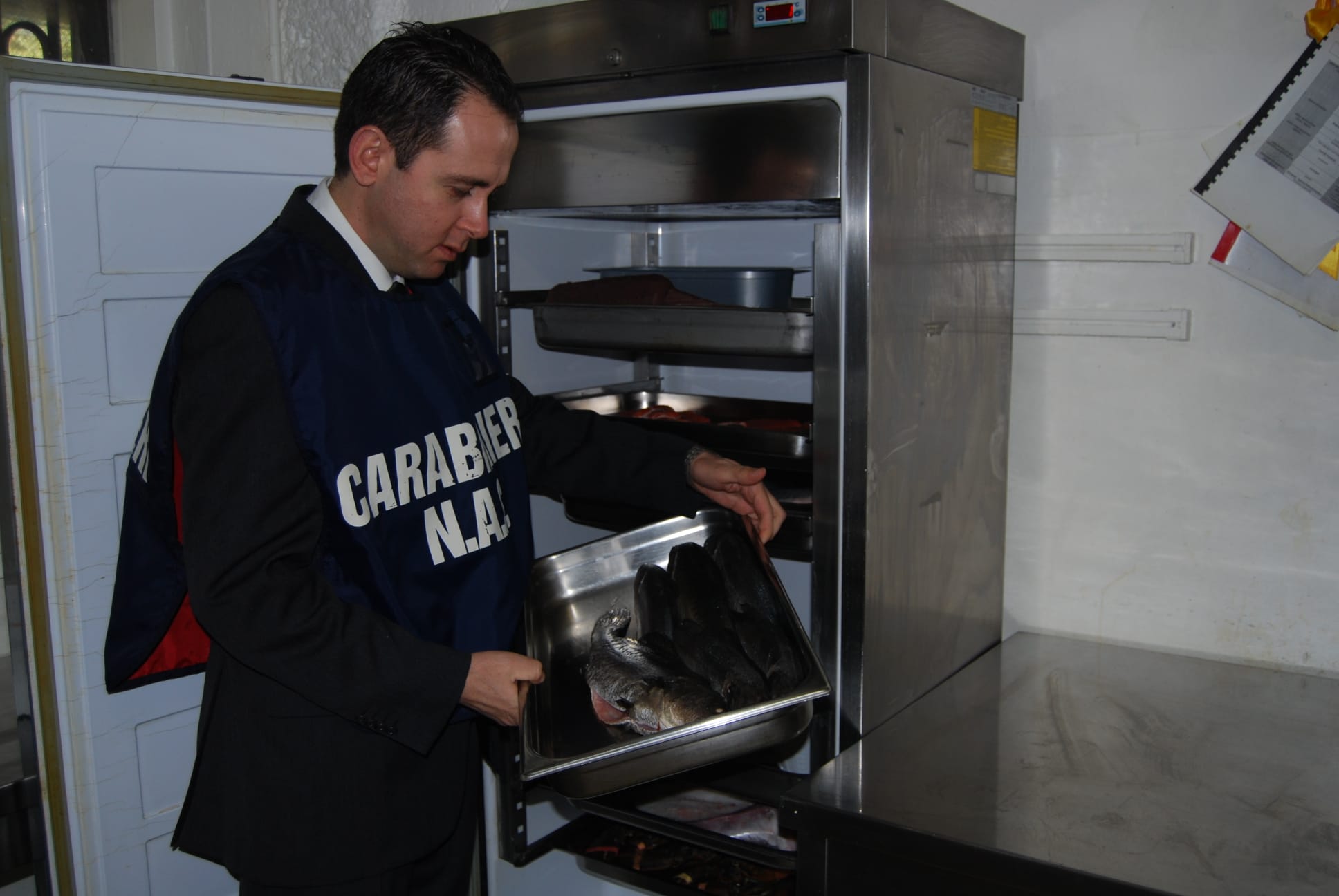 Cagliari, sushi senza abbattimento termico: sequestrata la cucina di un ristorante di proprietà cinese